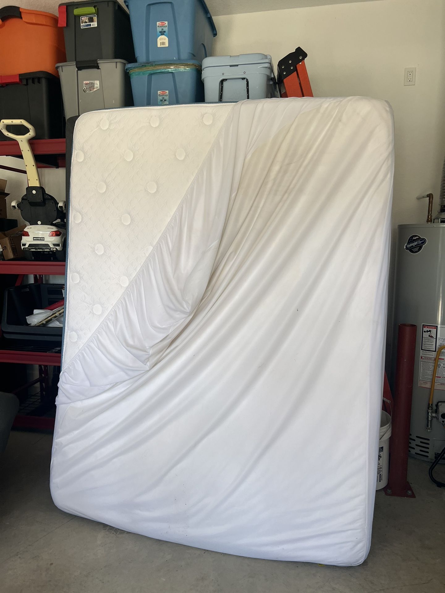 QUEEN MATRESS & BOX SPRING & FRAME