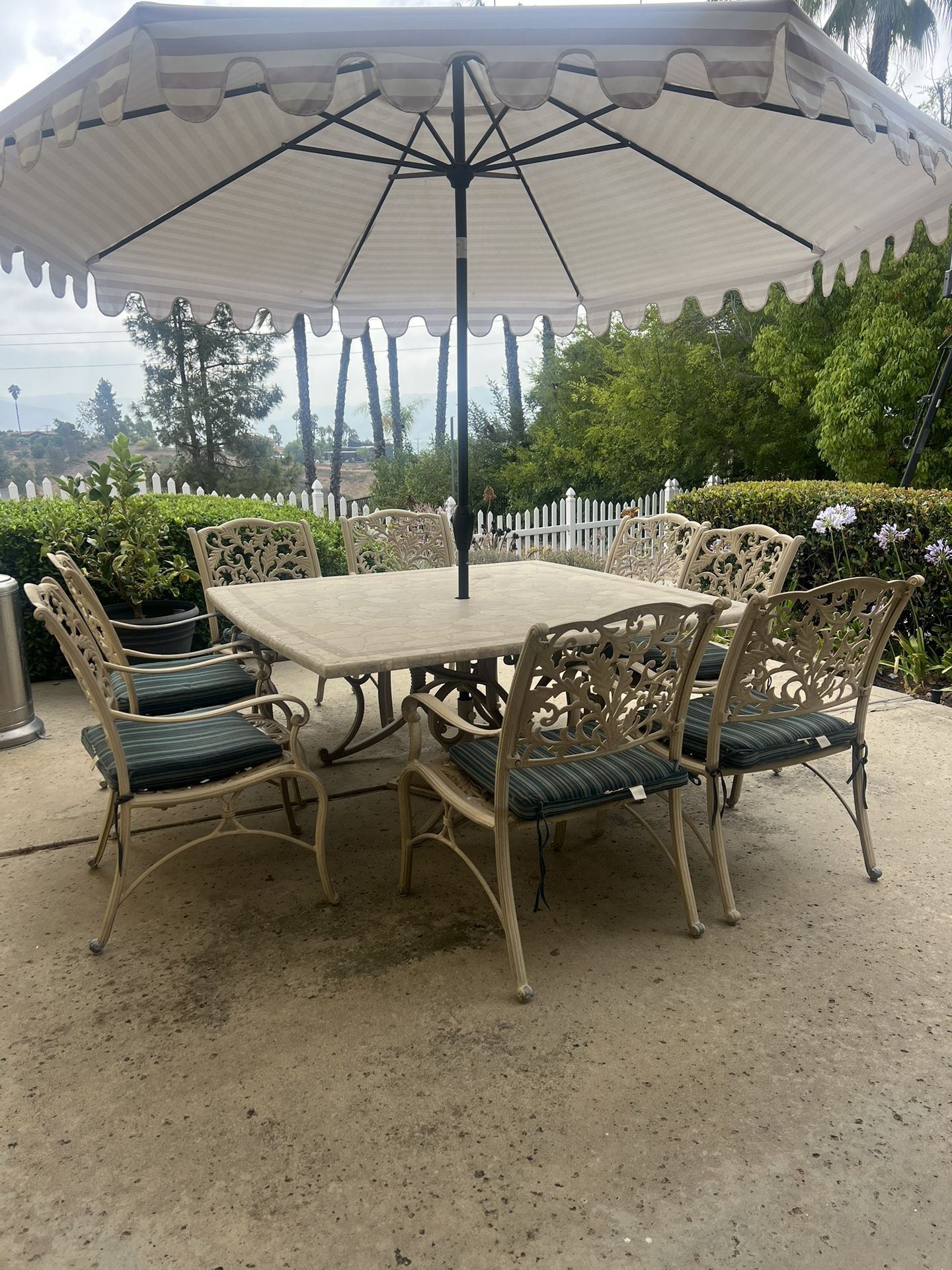 FREE Costco dining table/chairs (not umbrella)