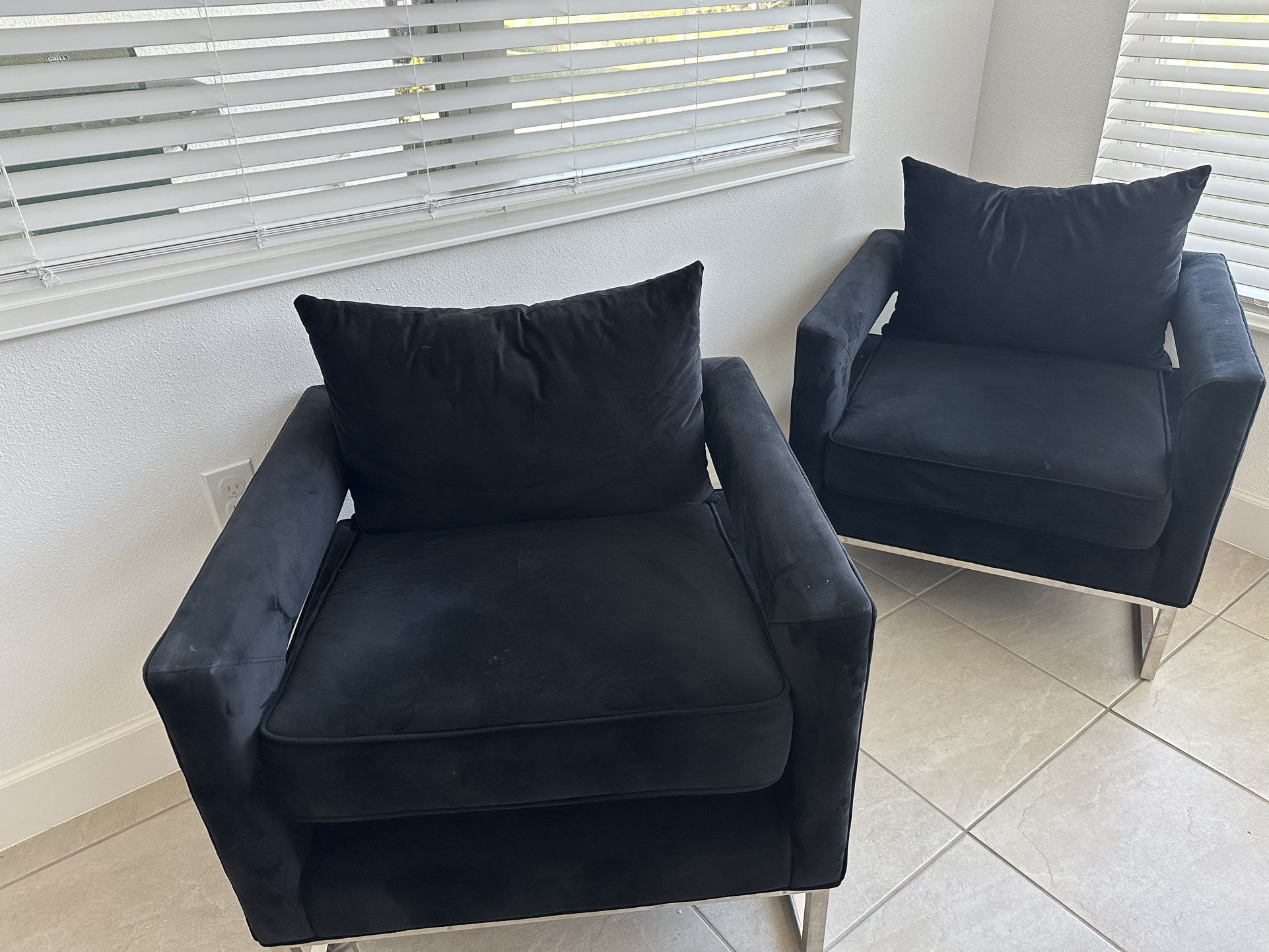 Set Black Accent Chairs (2)
