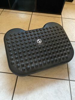 Ergonomic foot rest