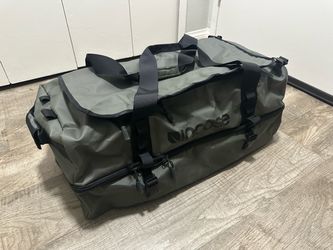 90L Incase Large Duffel Bag Green Like New
