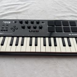 M-Audio Axiom Mini Keyboard & Pad Controller 