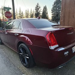 2016 Chrysler 300 v8 hemi 5.7 low mileage