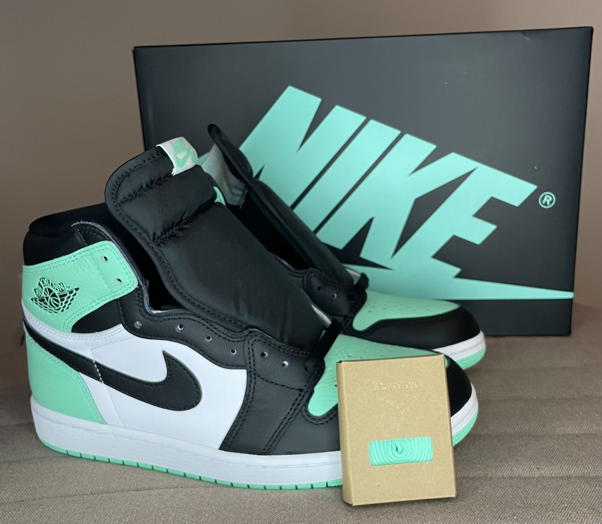 Air Jordan 1 Retro High Green Glow Size 9M