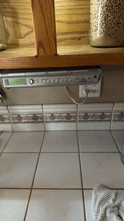 Sony radio and displayer for under the cabinets