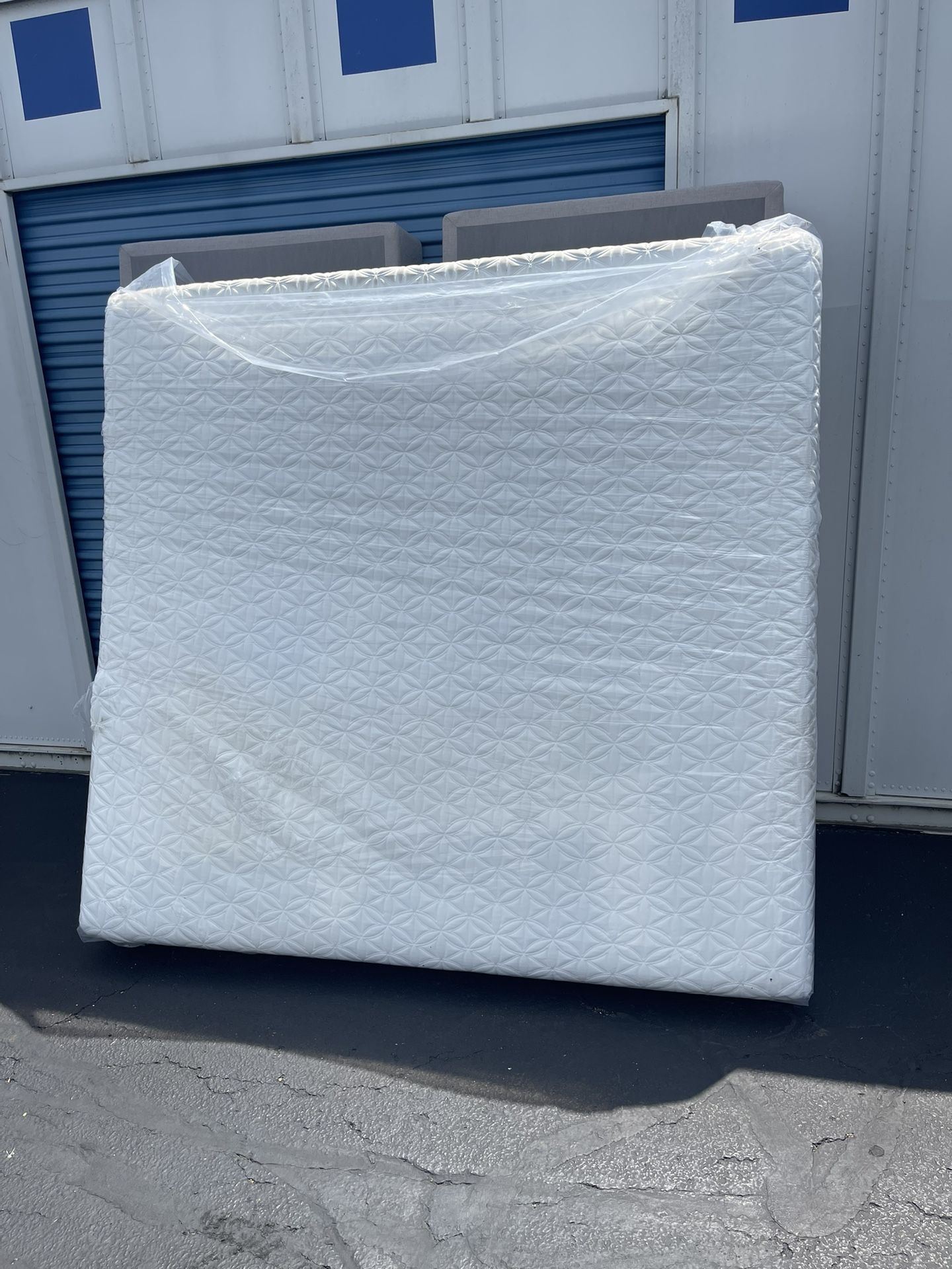 Temper-pedic Tempur-cloud King Mattress And Box Spring Set