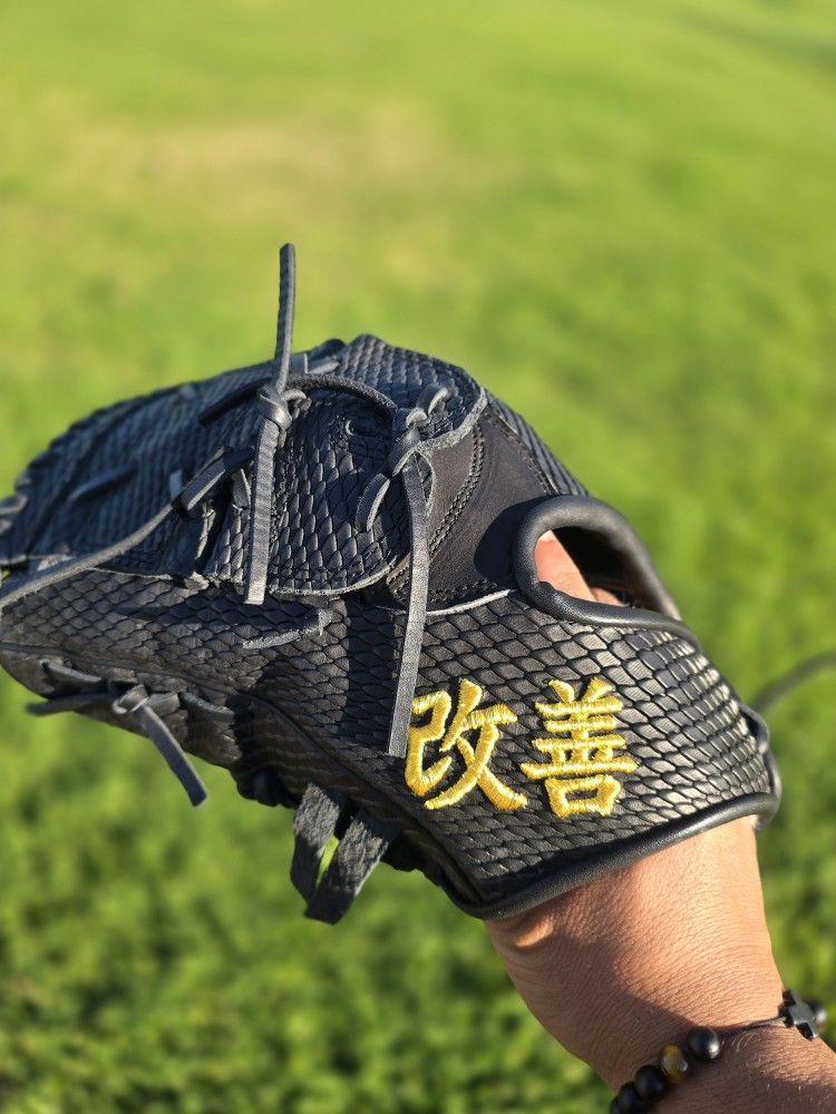 Custom Baseball Gloves