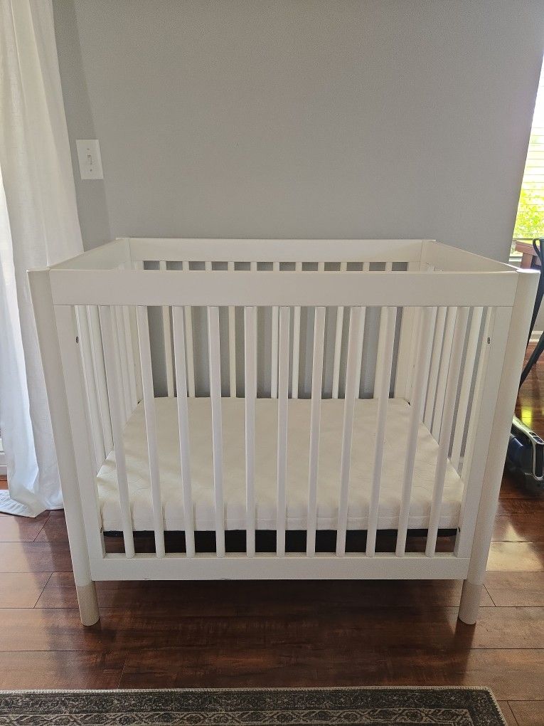 Babyletto Mini Crib With Matress