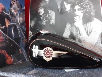 Harley-Davidson Heritage Softail tanks in mint condition