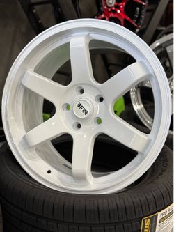 White rims 18x8.5 5x114.3