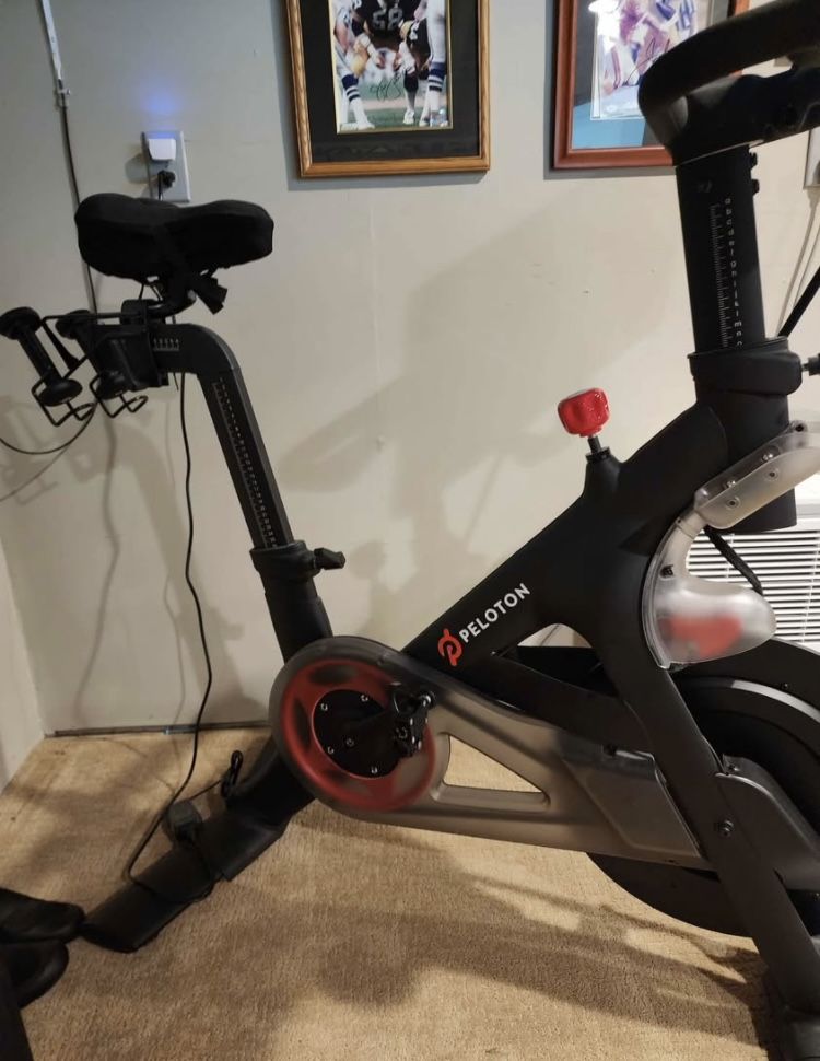 Peloton-stationary-Indoor-Bike