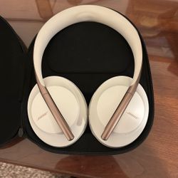 Bose Noise Cancelling Headphones 