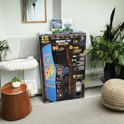 6538281 Arcade1up Class of 81 Deluxe Arcade game floor model display 