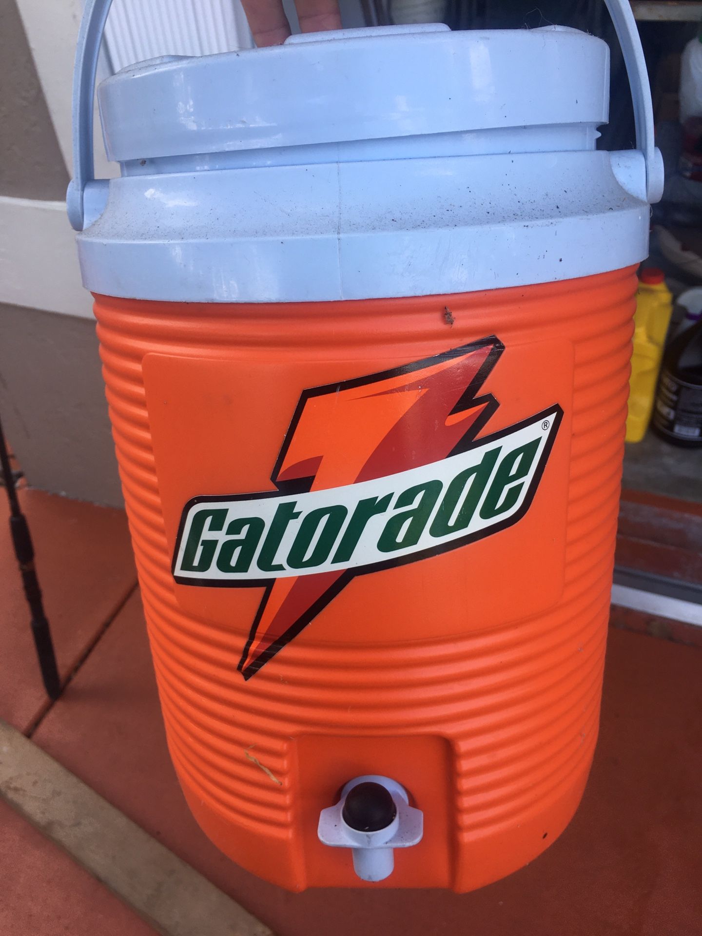 Rubbermaid Gatorade 2gal. Cooler