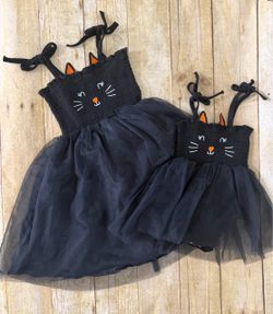 Matching cat outfits / 4t and 6 months