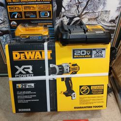 NEW DEWALT 20V XR 1/2 HAMMER DRILL KIT 