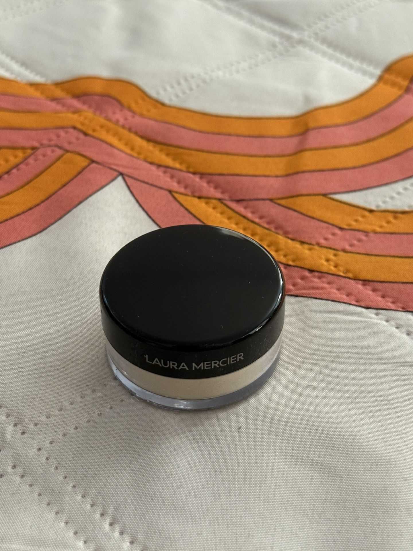 NEW UNUSED AND SEALED- Laura Mercier- Mini Translucent Loose Setting Powder- Translucent- 0.17 oz (Retail $25)