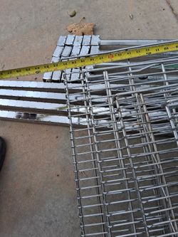 Racka de metal  6 pies de altura   59 inch largo  y 21 inch ancho $60 dolares