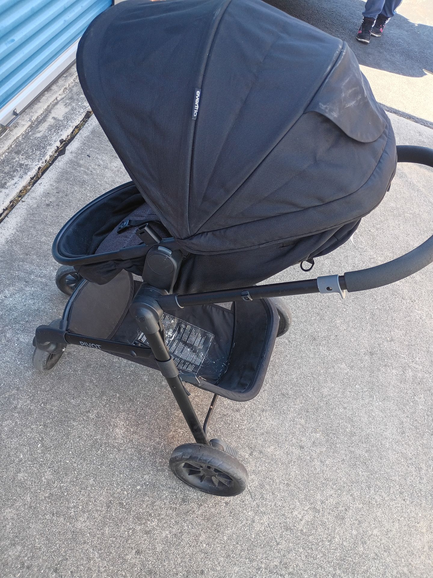 Evenflo pivot stroller