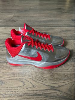 Kobe 5 Protro Caitlin Clark “Rookie of the Year” Metallic Silver  Size M9
