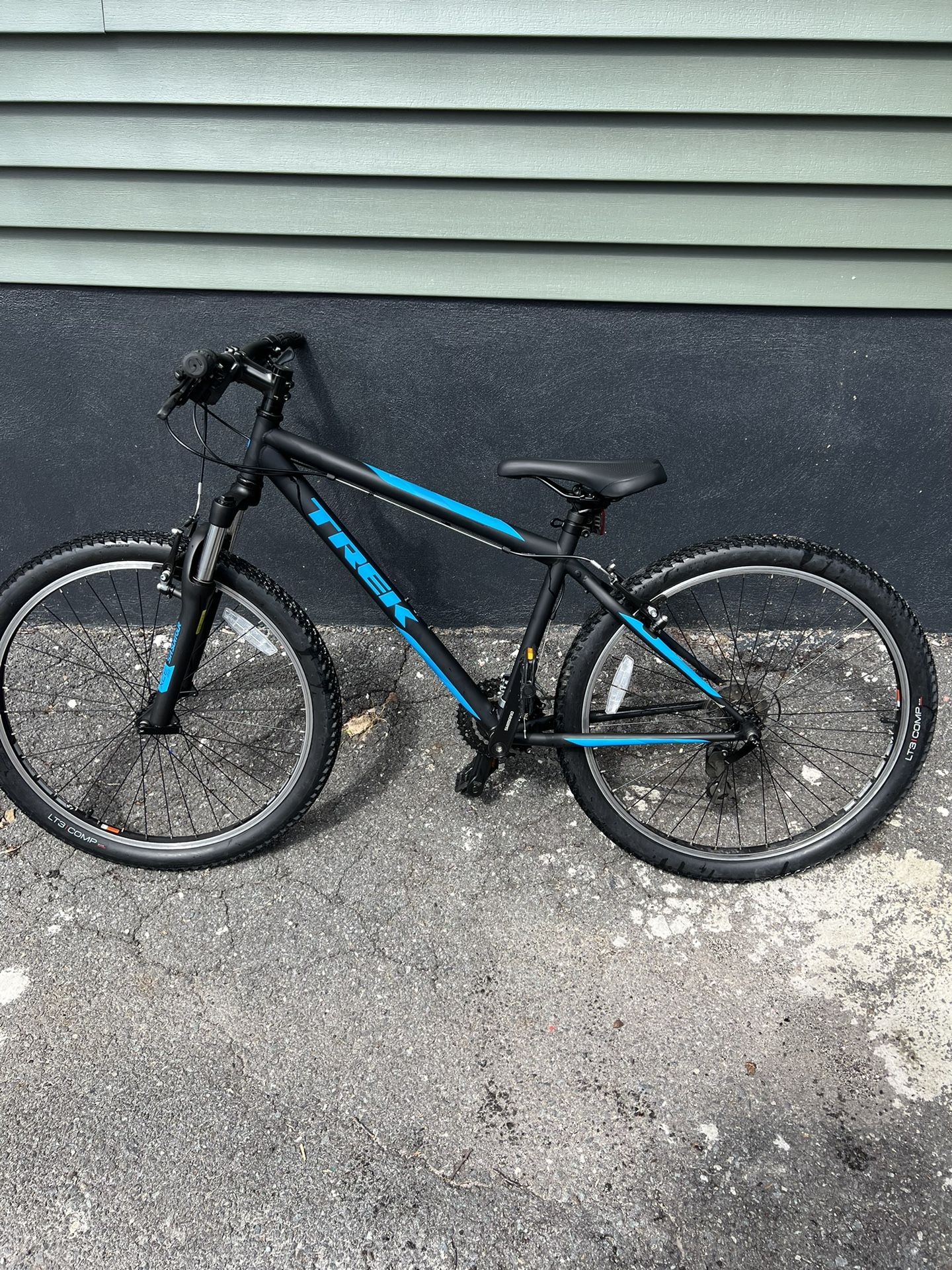 Trek Black And Blue Mountain Bike 26 Inch”