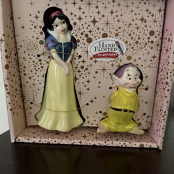 Disney Snow White And Dopey  Salt & Pepper Shaker