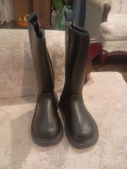 New Toddler boots size 26