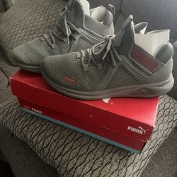 Pumas Size 91/2 