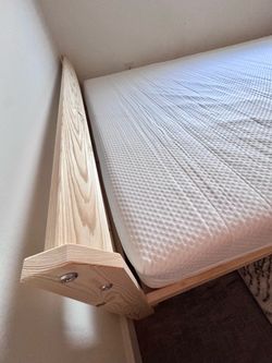Cama IKEA y Colchón Full - ¡Excelente Estado!
