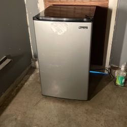 Mini Fridge 