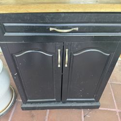 Kitchen cabinet storage