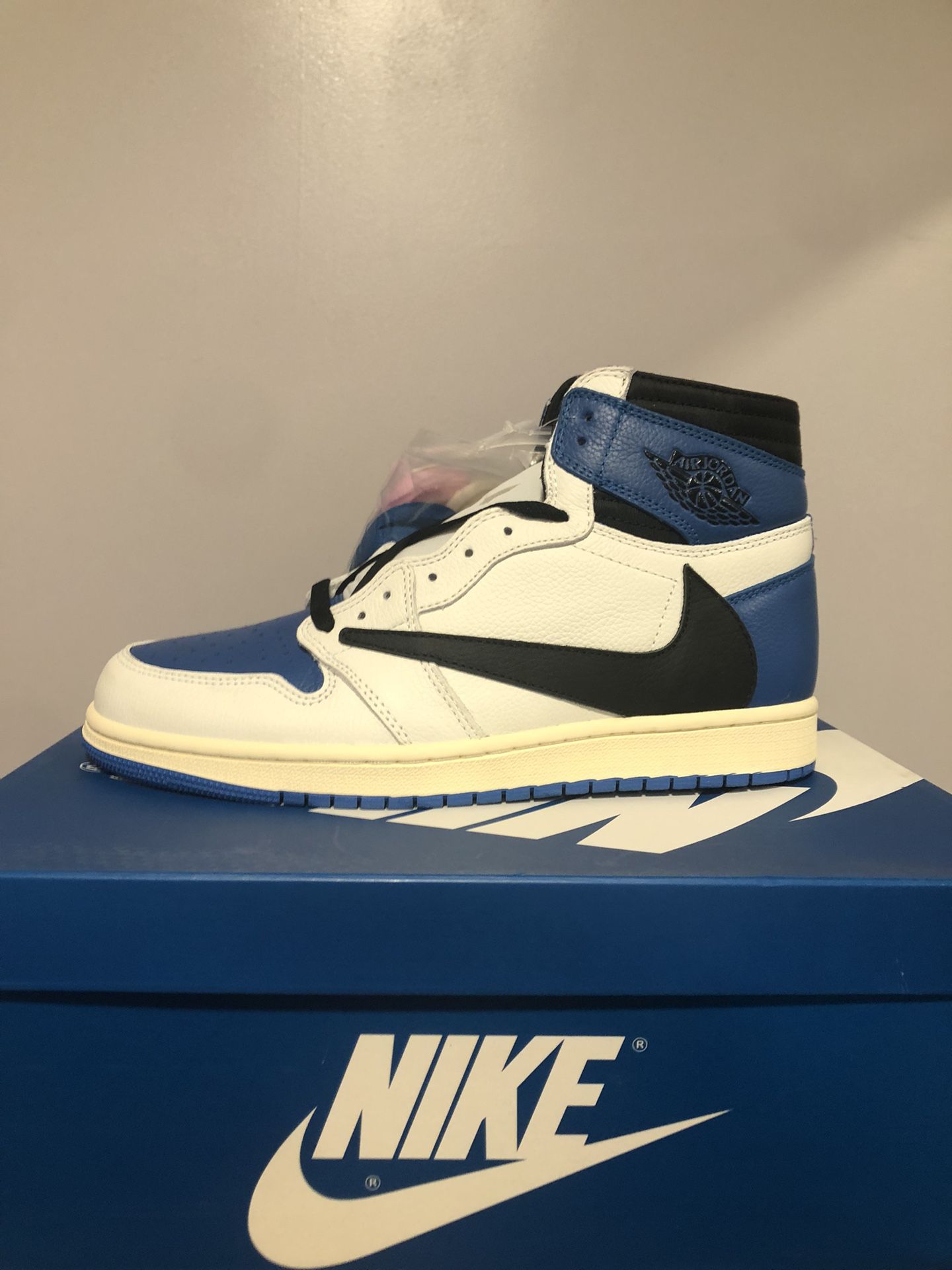 Jordan 1 Fragment Travis Scott