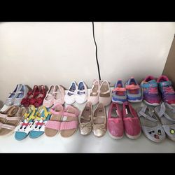 Toddler girls shoes #8, $5 each/Zapatos para niña pequeña, #8, $5 c/u