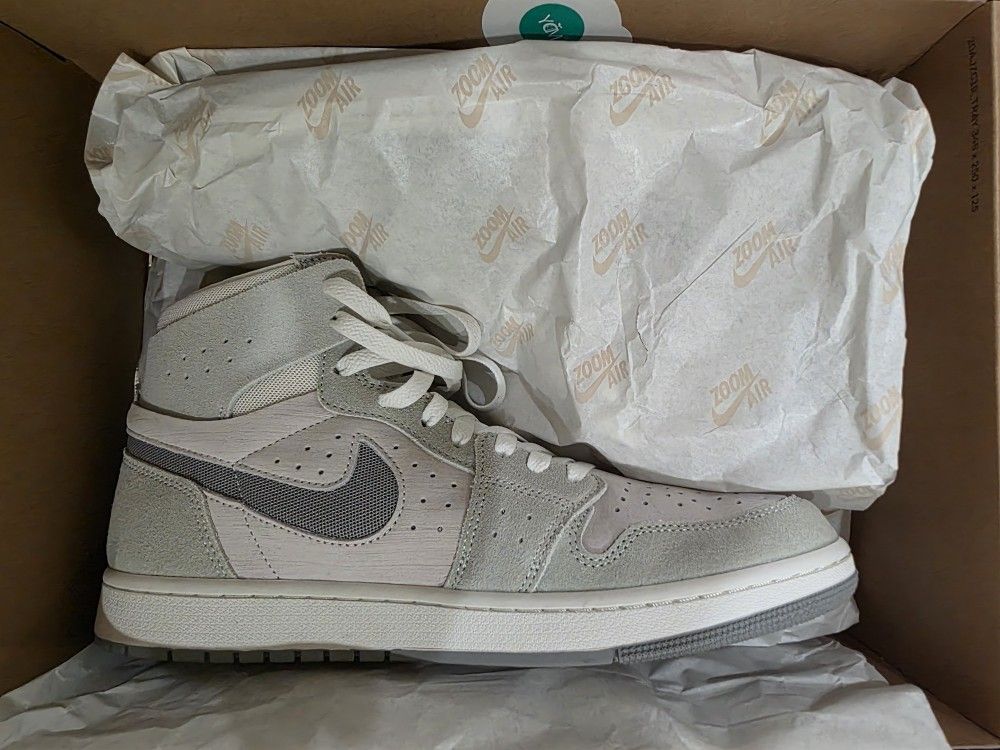 Men's 11 New In Box Jordan 1 Mid $100