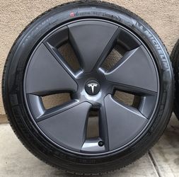 Tesla OEM Aero Wheel Covers Hub Caps (18 Inch)