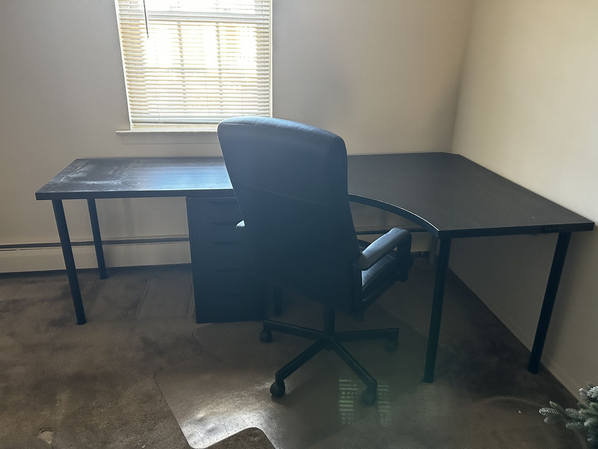 Desk With Chair And Drawers