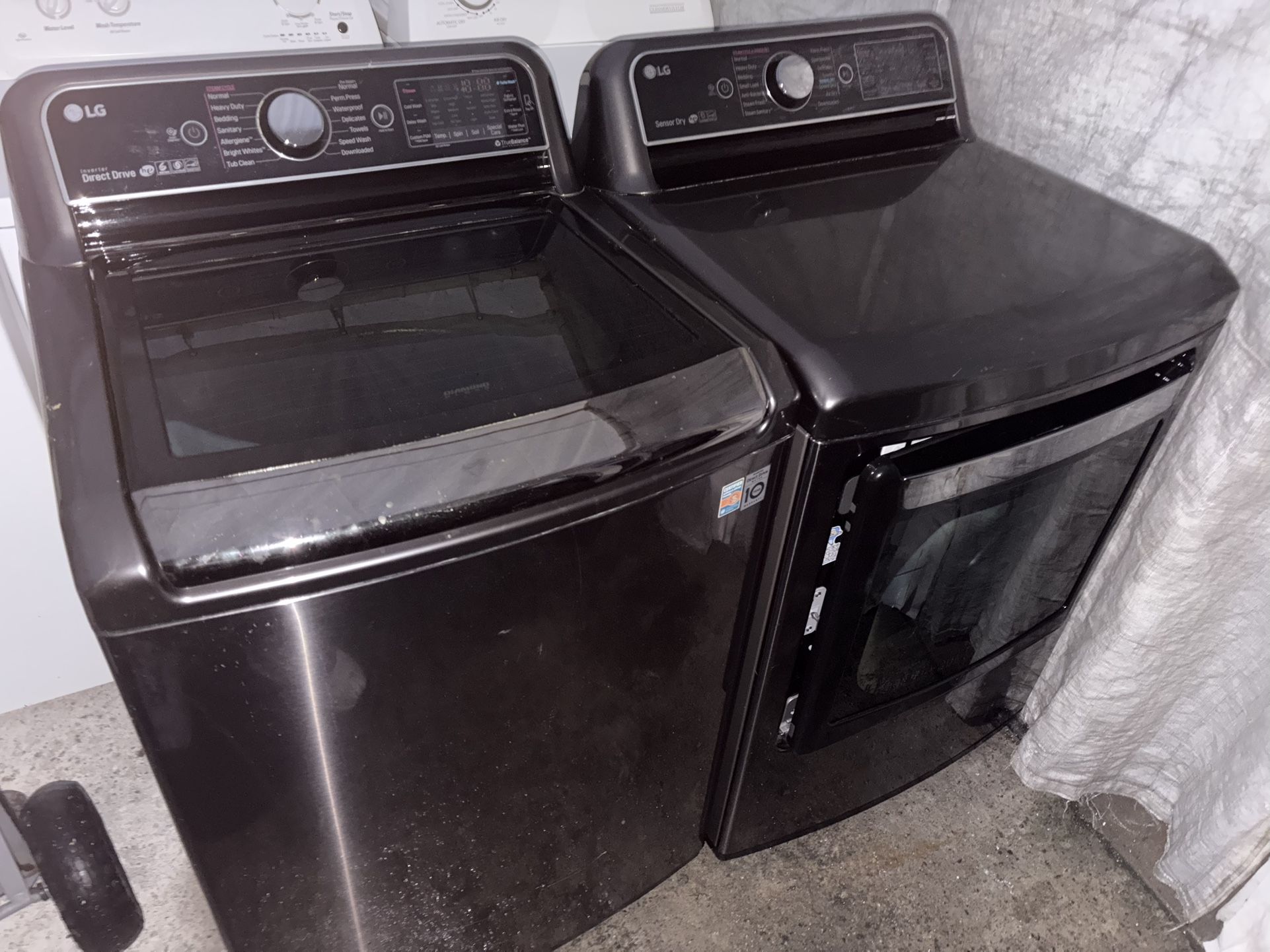 Like New LG HE Washer Dryer Gas Set