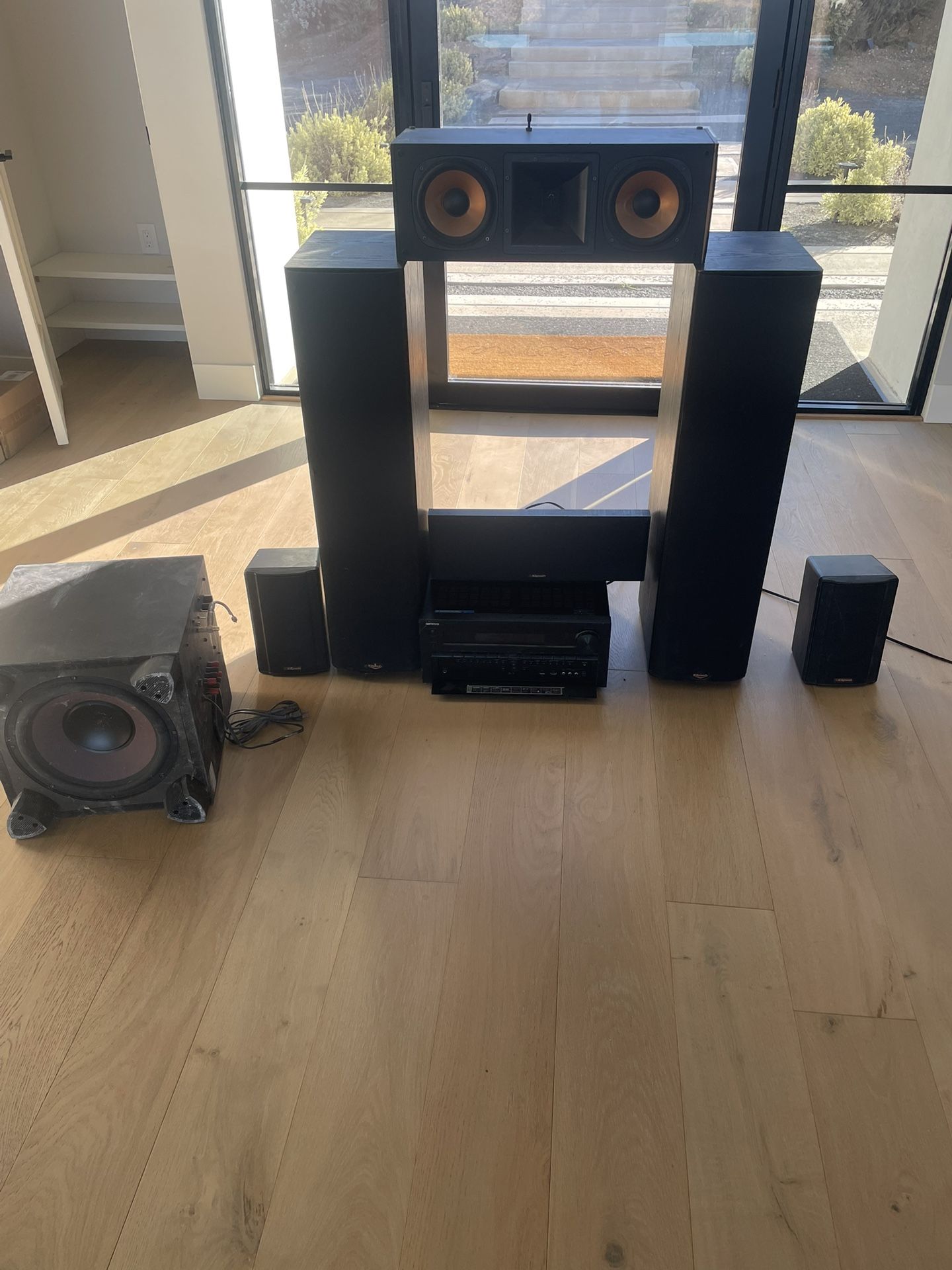 klipsch seakers  amp home surround sound 