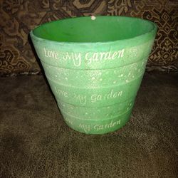 Ceramic Garden Planter Pot. Four And A Half Inch Tall. 5-in Across.