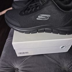 Brand New Skechers Size 10.5ask For 30 