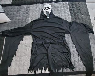 Scream Costume