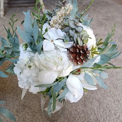 3 Ivory Bridal Bouquets of artificial flowers White

Condition is used twice
$80 for largest bouquet
$30 for 2 smaller bouquets

Measurement of each a