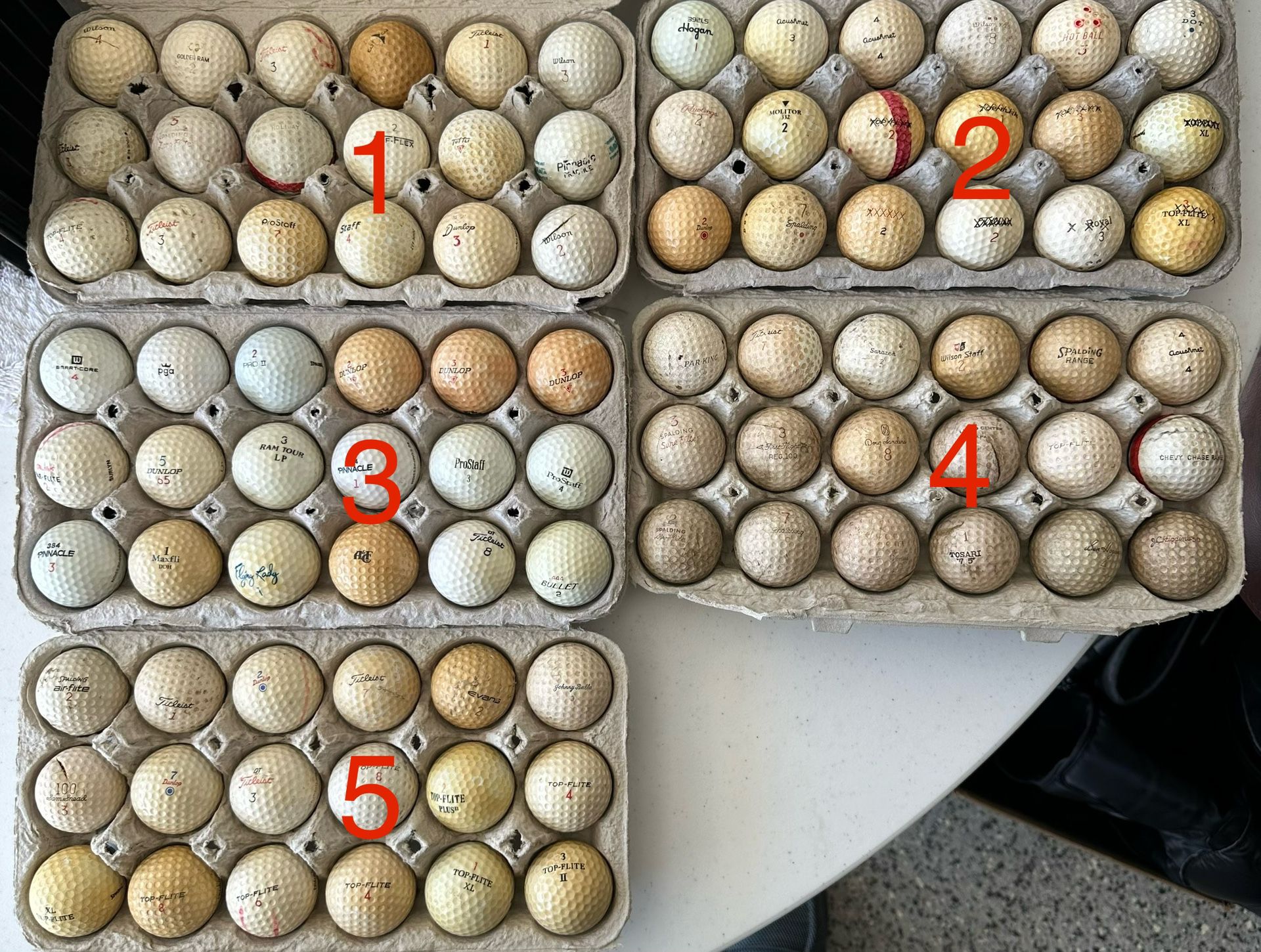 (90) Vintage Collectible Golf Balls