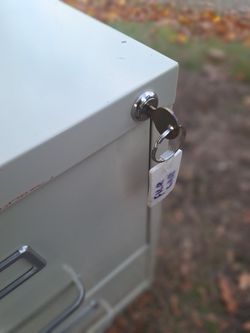 FILING CABINET WITH KEY.