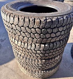 275  70 18 Goodyear tires Con 80% de Vida Las 4