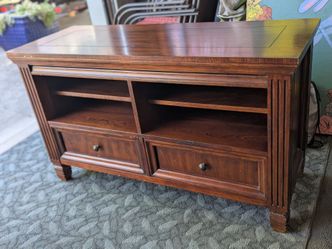 Hammary Hidden Treasures Wood TV Console / Media Stand - Excellent Condition