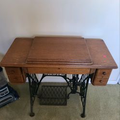 Antique Singer Sewing Machine And Desk