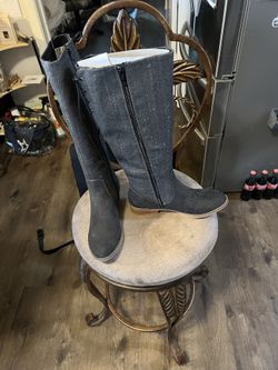 Zip up boots 8 1/2