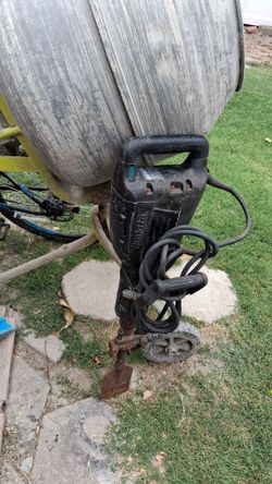 Makita jack hammer ....[NEEDS SERVICE ]!!!....