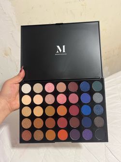 Eyeshadow pallet